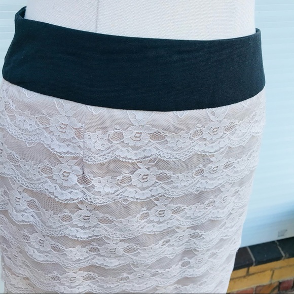 H&M Cream Lace Pencil Skirt Dressy Casual Size 6 - Picture 2 of 7